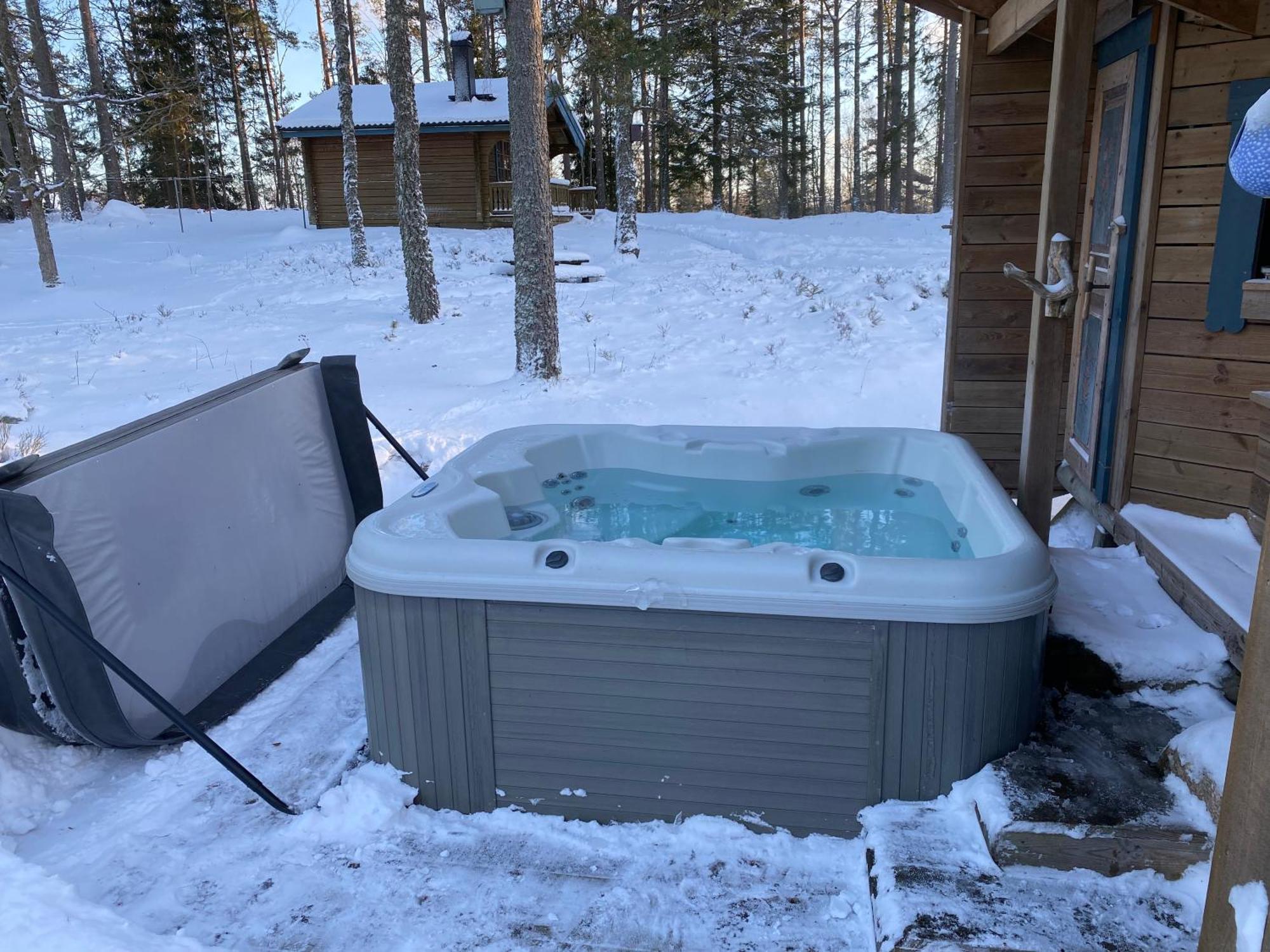 Timrad Stuga I Kanten Av Skogen Med Spa Moejlighet Мулшьо Екстер'єр фото